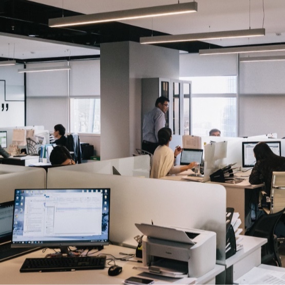 因业务扩张，需要购买一家建筑公司