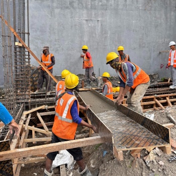 本公司现有20几个熟练铁工木工结构工人（孟加拉&缅甸籍）可长期外借，有需要的老板请联系我