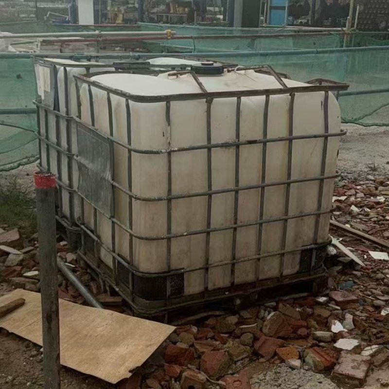 大士有2个1吨的水箱