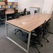 需要二手办公桌椅15套，会议桌2套